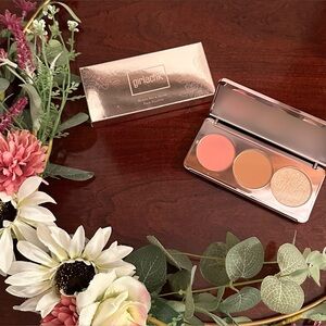 GIRLACTIK Blush Me & Glow Face Palette in Blush Me LIGHT Blush Bronzer Highlight